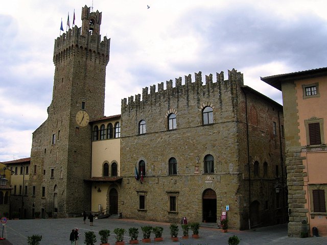 Foto 290 - Arezzo - Palazzo Comunale e Torre del Comune.jpg